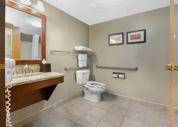 Comfort Inn Iron Mountain North hotel thumbnail 2