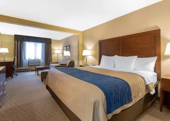 Comfort Inn Iron Mountain North hotel thumbnail 3