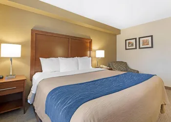 Comfort Inn Iron Mountain North hotel thumbnail 5