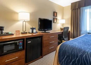 Comfort Inn Iron Mountain North hotel thumbnail 6