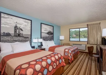 Super 8 by Wyndham Houghton hotel thumbnail 6