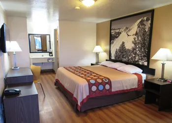 Super 8 by Wyndham Evanston hotel thumbnail 4