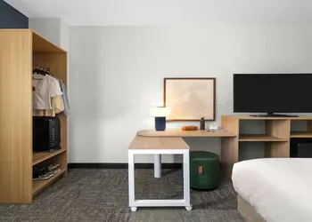 Spark by Hilton Sheridan hotel thumbnail 3