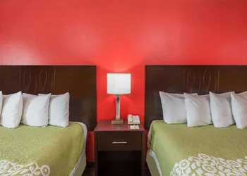 Days Inn by Wyndham Mexico hotel thumbnail 2
