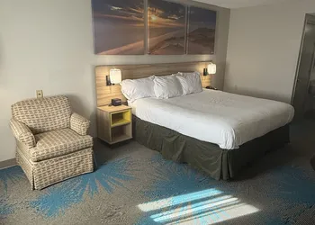 Days Inn by Wyndham Hannibal hotel thumbnail 3