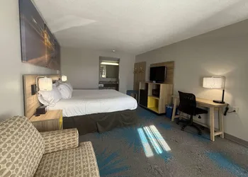 Days Inn by Wyndham Hannibal hotel thumbnail 4