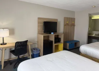 Days Inn by Wyndham Hannibal hotel thumbnail 8