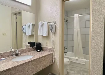 Baymont by Wyndham Troy hotel thumbnail 7