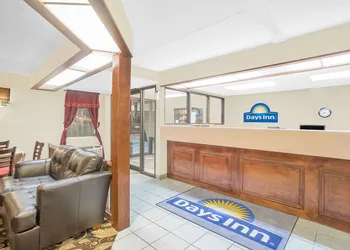 Days Inn by Wyndham Eufaula AL hotel thumbnail 2