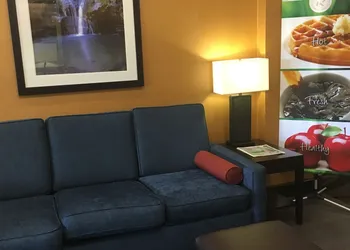 Quality Inn & Suites Malvern hotel thumbnail 2