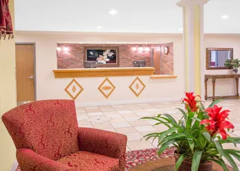 Days Inn by Wyndham Lake Village hotel thumbnail 2