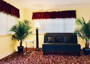 Days Inn by Wyndham Lake Village hotel thumbnail 4