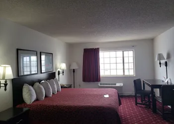 Days Inn by Wyndham Lake Village hotel thumbnail 8