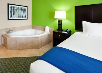 Holiday Inn Express & Suites Newport S by IHG hotel thumbnail 2