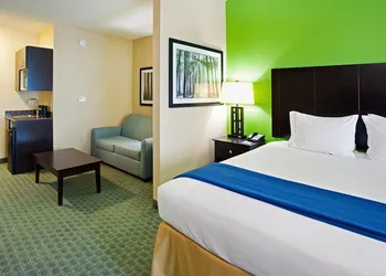 Holiday Inn Express & Suites Newport S by IHG hotel thumbnail 3