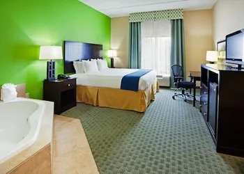 Holiday Inn Express & Suites Newport S by IHG hotel thumbnail 4