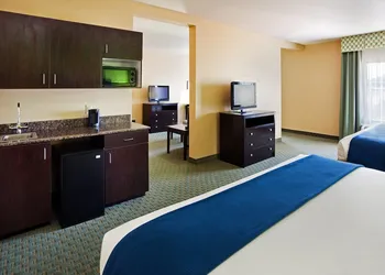 Holiday Inn Express & Suites Newport S by IHG hotel thumbnail 5