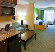 Holiday Inn Express & Suites Newport S by IHG hotel detail image 7