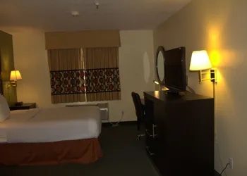 Super 8 by Wyndham Colby hotel thumbnail 3