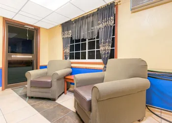 Days Inn by Wyndham Great Bend hotel thumbnail 2