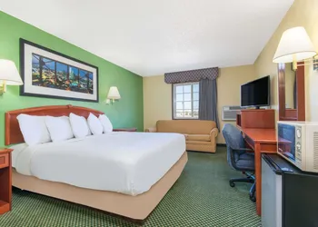 Days Inn by Wyndham Great Bend hotel thumbnail 4
