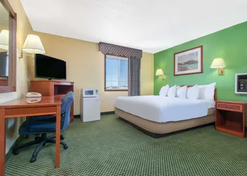 Days Inn by Wyndham Great Bend hotel thumbnail 5