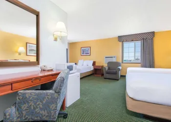 Days Inn by Wyndham Great Bend hotel thumbnail 7