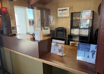 Super 8 by Wyndham Dodge City hotel thumbnail 4