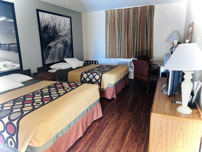 Super 8 by Wyndham Dodge City hotel detail image 6