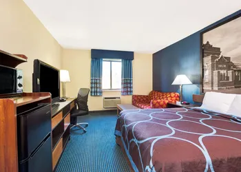 Super 8 by Wyndham Hutchinson hotel thumbnail 4
