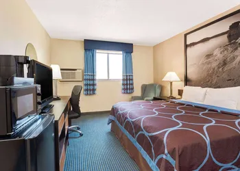 Super 8 by Wyndham Hutchinson hotel thumbnail 8