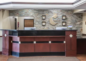 Comfort Inn & Suites Hutchinson hotel thumbnail 3