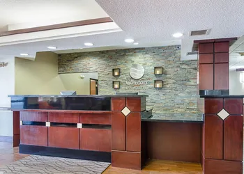 Comfort Inn & Suites Hutchinson hotel thumbnail 6