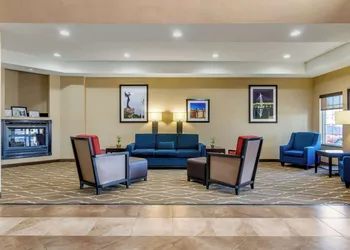 Comfort Inn & Suites near Bethel College hotel thumbnail 2
