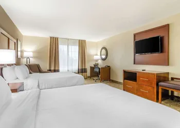 Comfort Inn & Suites near Bethel College hotel thumbnail 5