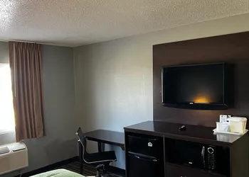 Colby Inn and Suites hotel thumbnail 4