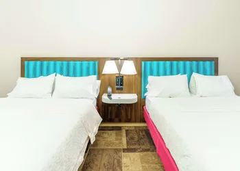 Hampton Inn Garden City hotel thumbnail 6