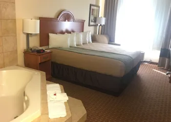 Super 8 by Wyndham Great Bend hotel thumbnail 3