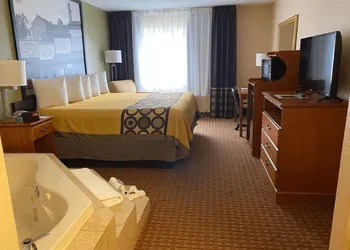Super 8 by Wyndham Great Bend hotel thumbnail 4