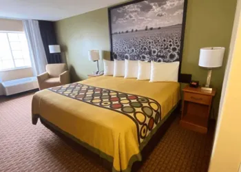 Super 8 by Wyndham Great Bend hotel thumbnail 7