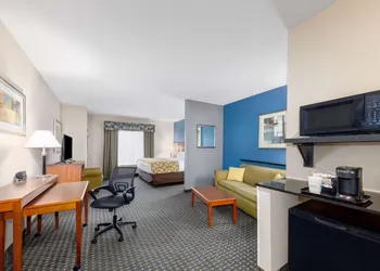 Baymont by Wyndham Pratt hotel thumbnail 3