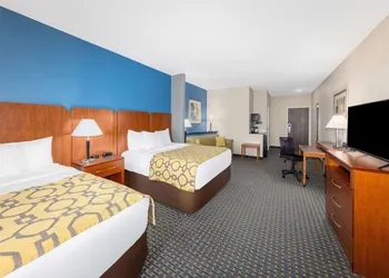 Baymont by Wyndham Pratt hotel thumbnail 8