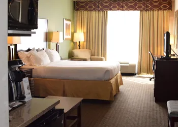 Holiday Inn Express Hotel & Suites Pratt by IHG hotel thumbnail 2