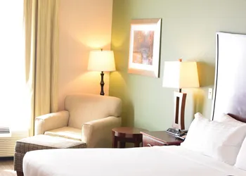 Holiday Inn Express Hotel & Suites Pratt by IHG hotel thumbnail 3