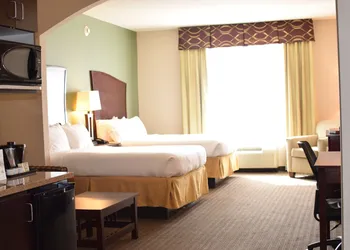 Holiday Inn Express Hotel & Suites Pratt by IHG hotel thumbnail 6