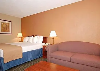 Magnuson Hotel Red Baron hotel thumbnail 6