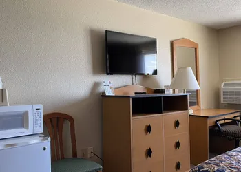 Newton Inn In Newton, KS hotel thumbnail 6