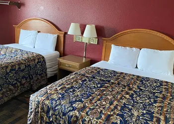 Newton Inn In Newton, KS hotel thumbnail 8