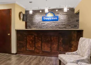 Days Inn by Wyndham Blakely hotel thumbnail 2