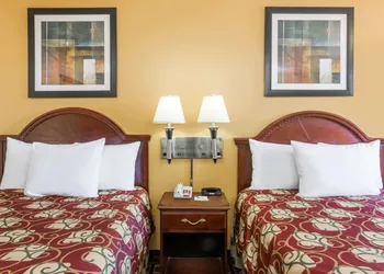 Days Inn by Wyndham Blakely hotel thumbnail 4